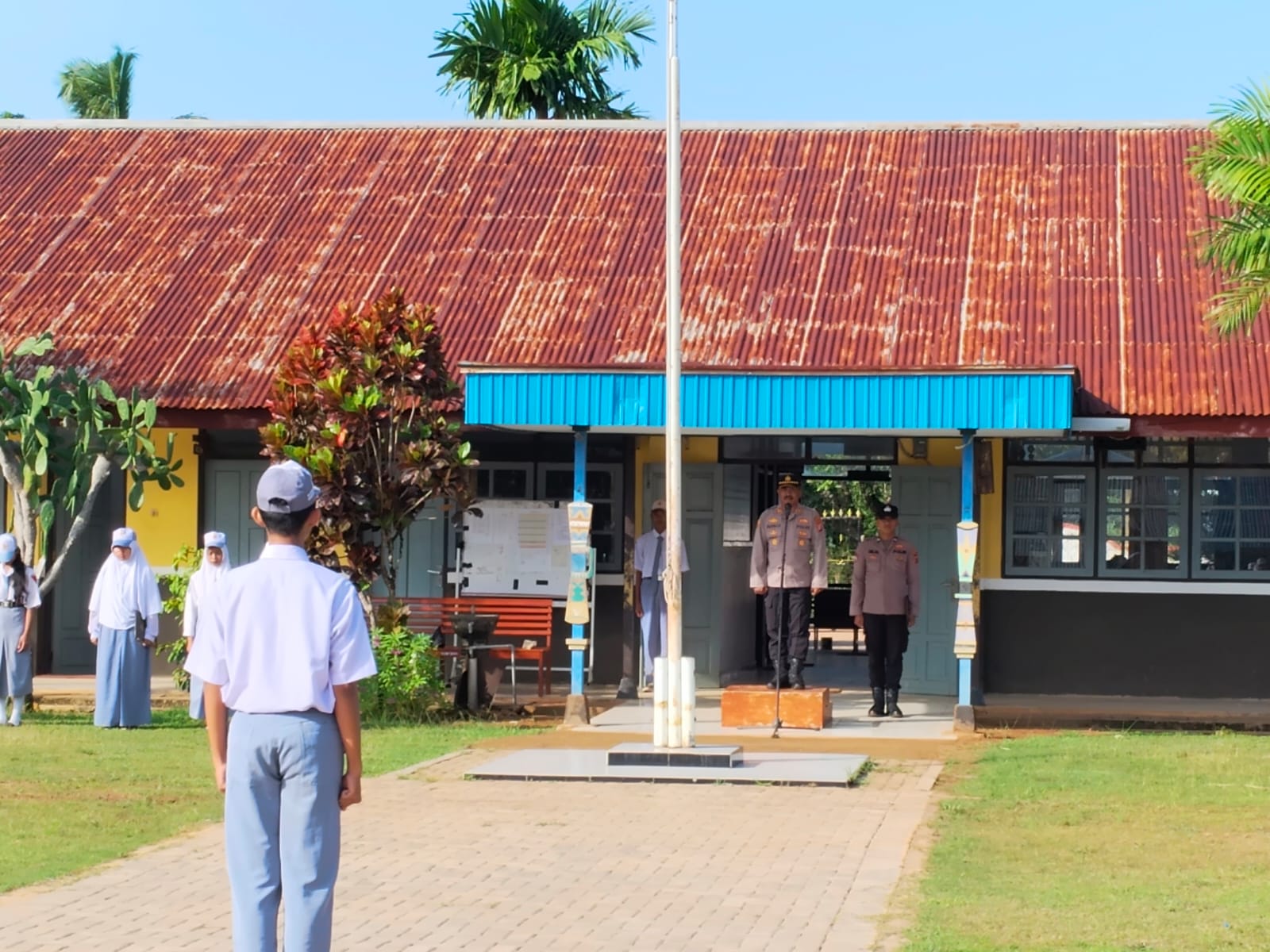 Kapolsek Kurik Jadi Pembina Upacara di SMA Negeri 1 Kurik, Tekankan Disiplin dan Keselamatan Berlalu Lintas