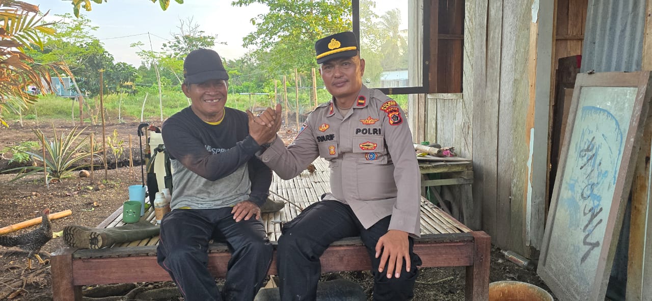 Serap Aspirasi Warga, KBO Binmas Polres Sarmi Sambangi Petani Nanas Mararena