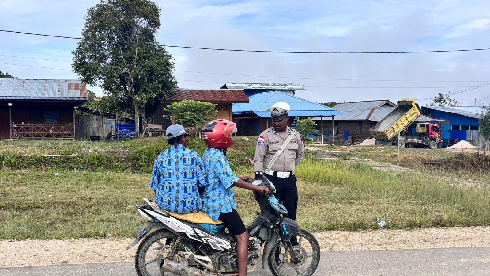 Satlantas Polres Mamberamo Tengah Berikan Teguran Humanis pada Hari Ketiga Operasi Keselamatan Cartenz 2026