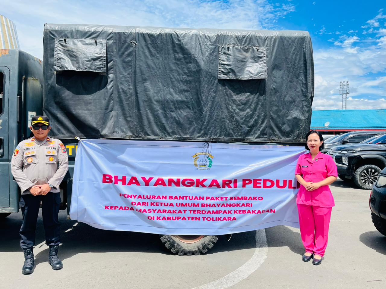 Ketua Umum Bhayangkari Kirim Bantuan Sembako Untuk Korban Kebakaran di Tolikara