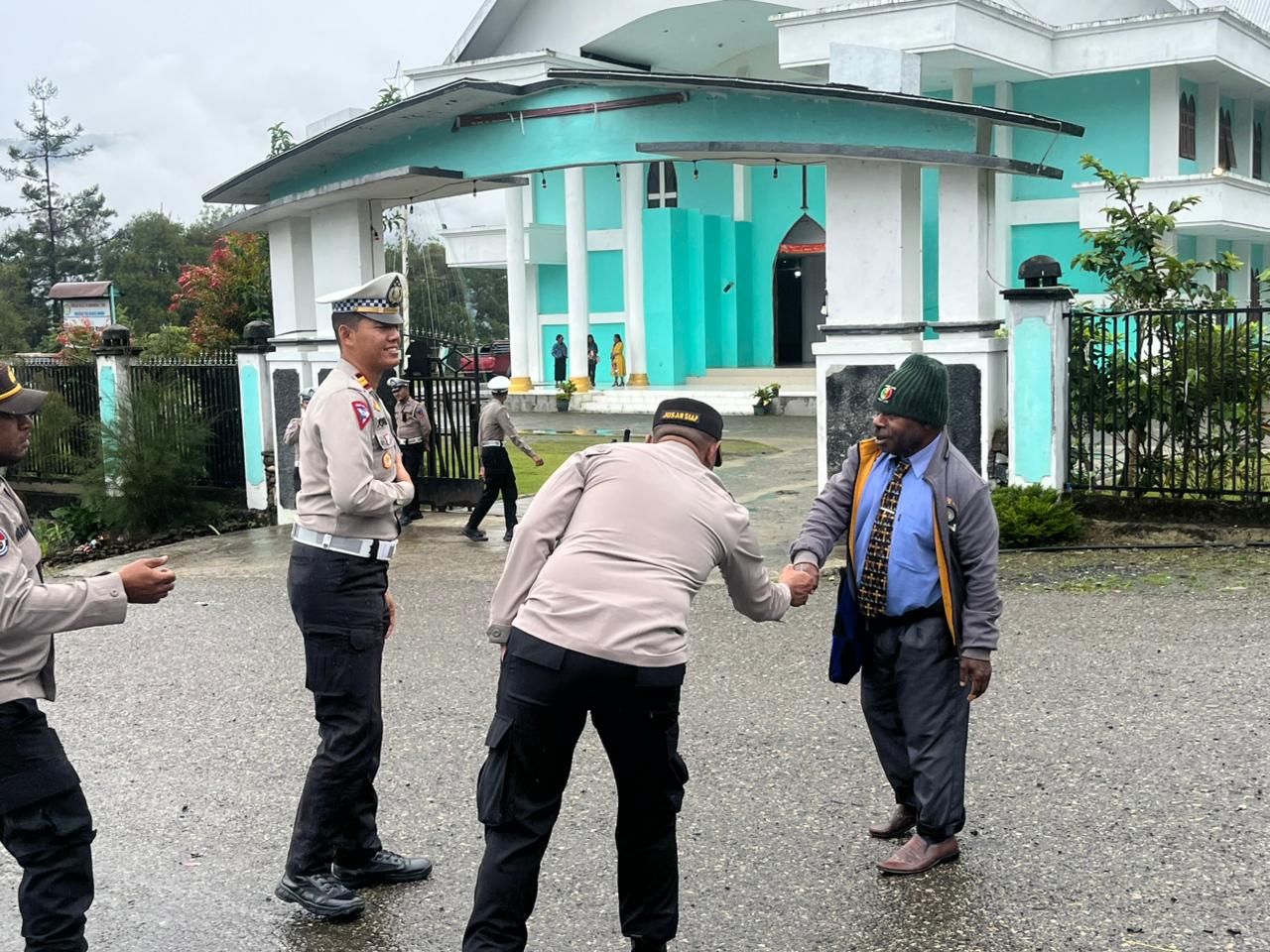 Polres Tolikara Laksanakan Patroli dan Pemantauan Ibadah Pekabaran Injil, Pastikan Situasi Aman dan Kondusif