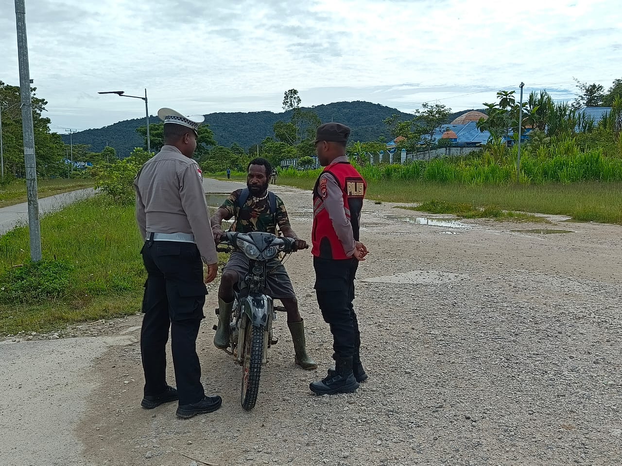 Hari Kelima Operasi Keselamatan Cartenz 2026, Sat Lantas Mamberamo Tengah Tegur Pengendara Dengan Pendekatan Humanis