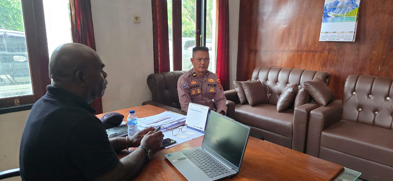 Bhabinkamtibmas Kelurahan Mararena Kunjungi Dinas Pendapatan Daerah Kabupten Sarmi Sampaikan Keluhan Warga Binaannya