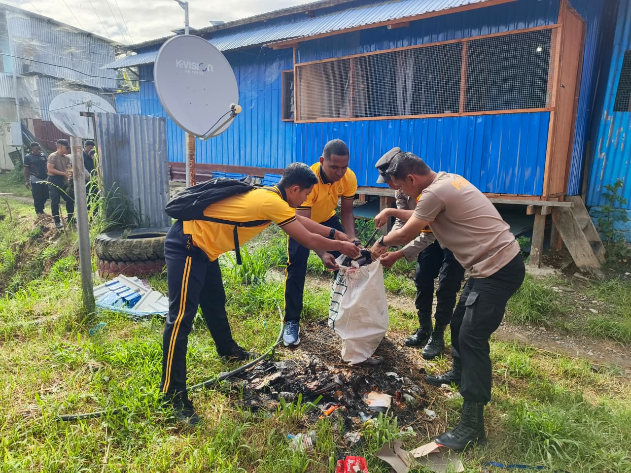 Ciptakan Lingkungan Kerja Bersih dan Nyaman, Polres Tolikara Gelar Giat Kurvey Mako