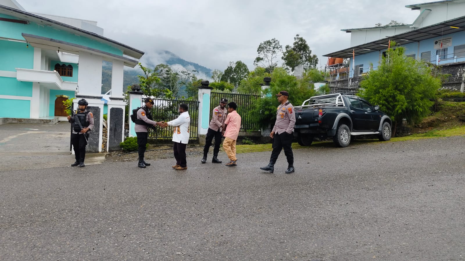 Polri Humanis, Hadir Berikan Pengamanan Ibadah Minggu dan Patroli Kamtibmas Dalam Kota