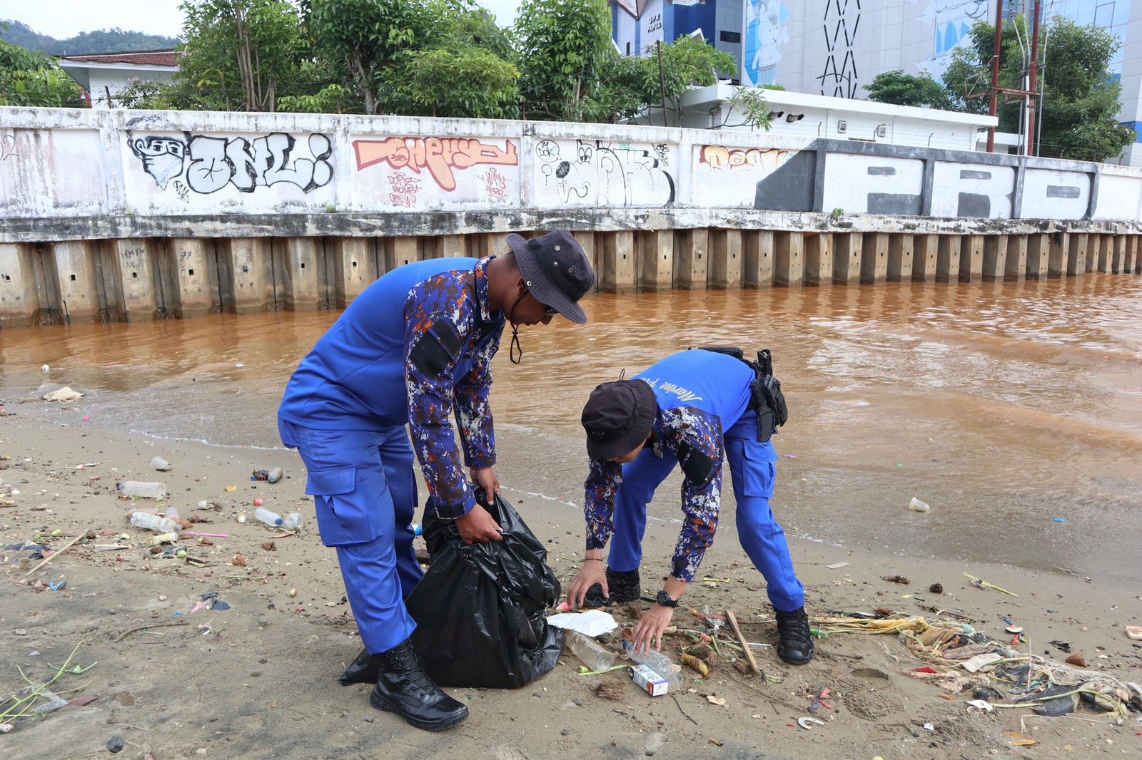 Dit Polairud Polda Papua Gelar Aksi Bersih Pantai dan Pesisir, Wujud Nyata Kepedulian Lingkungan