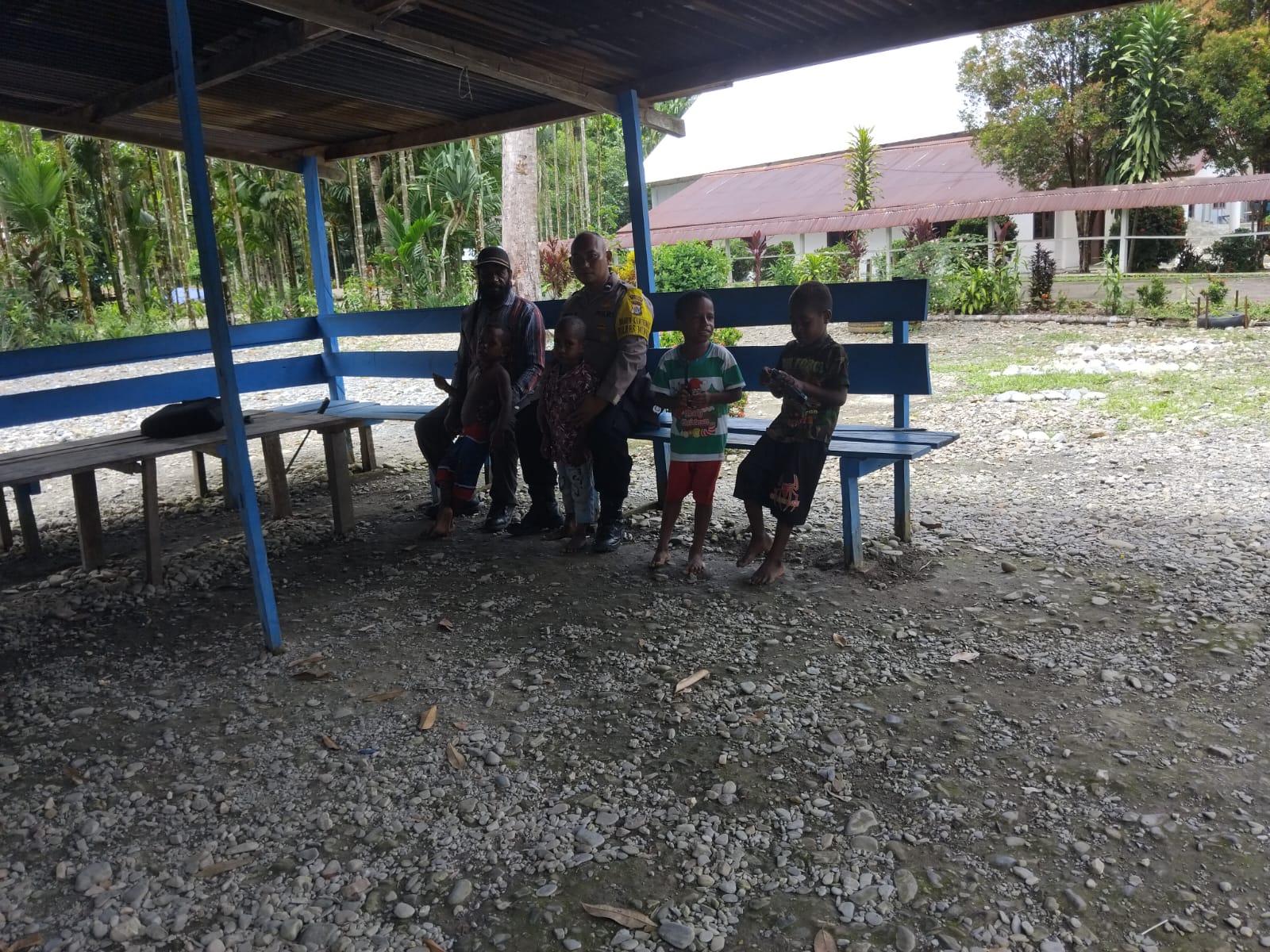 Bhabinkamtibmas Kampung Minabua Berikan Pesan Kamtibmas