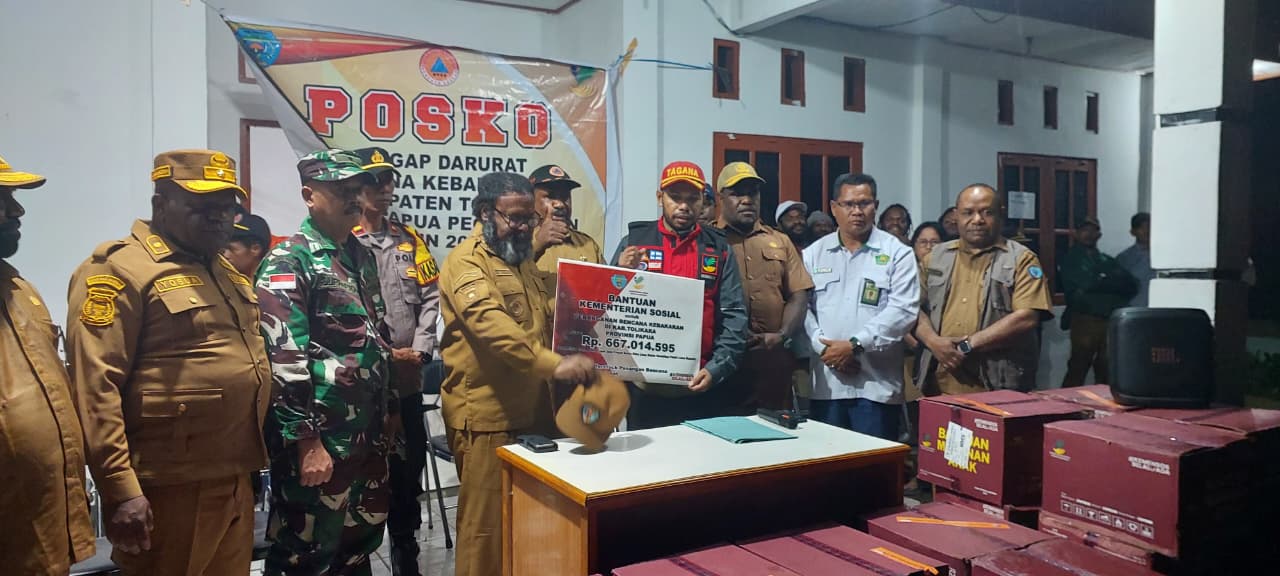 Kementerian Sosial RI Salurkan Bantuan Untuk Korban Kebakaran di Karubaga Tolikara