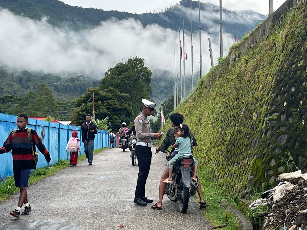 Satlantas Polres Tolikara Gelar Strong Point Pagi Dalam Rangka Operasi Keselamatan Cartenz – 2026