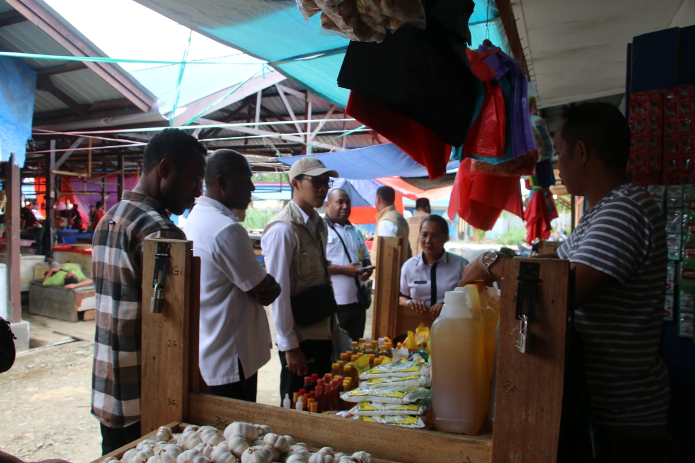 Satreskrim Polres Jayapura Dampingi Bapanas Pusat Pantau Harga Sembako di Kabupaten Jayapura