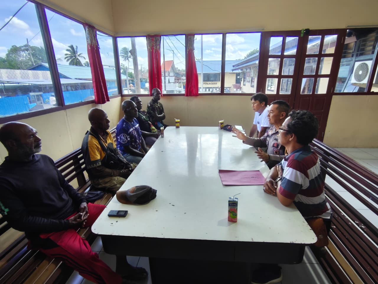 Kapolres Mappi Fasilitasi Mediasi, Pemilik Hak Ulayat Sepakat Buka Blokade Jalan Trans Kepi – Asgon