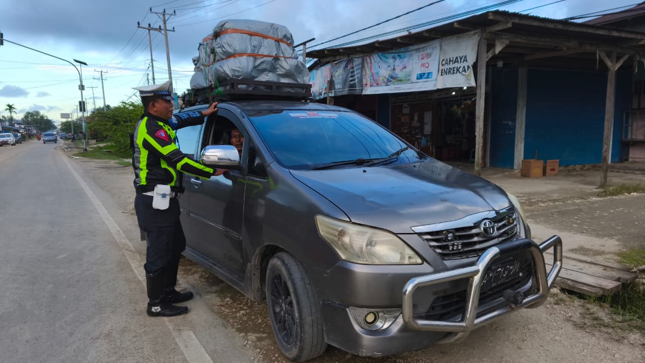 Hari Ke-12 Ops Keselamatan Cartenz 2026, Sat Lantas Polres Sarmi Tegaskan Pentingnya Seatbelt bagi Pengendara R4