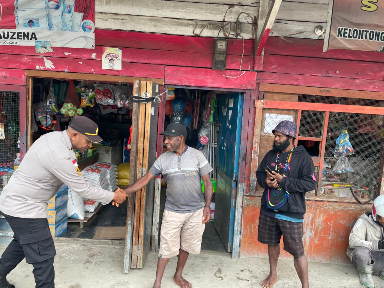 Regu III Siaga Polres Tolikara Laksanakan Patroli, Hadirkan Keamanan dan Kebersamaan di Tengah Masyarakat