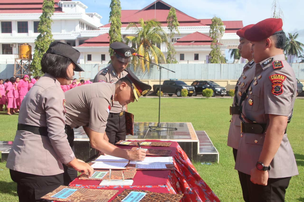 Kapolres Merauke Pimpin Pengukuhan dan Sertijab 10 Pejabat Utama Polres Merauke