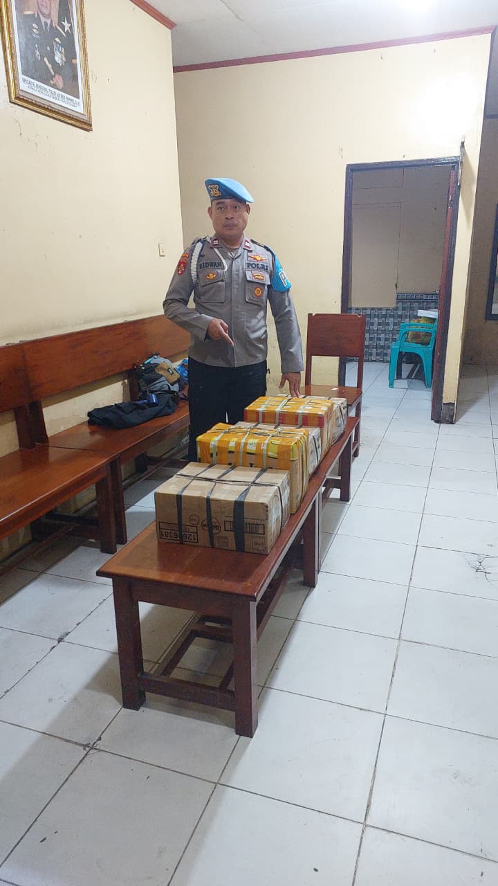 Personel Polsek Pomako Amankan 80 Liter Minum Lokal di Atas Kapal Sabuk Nusantara 75