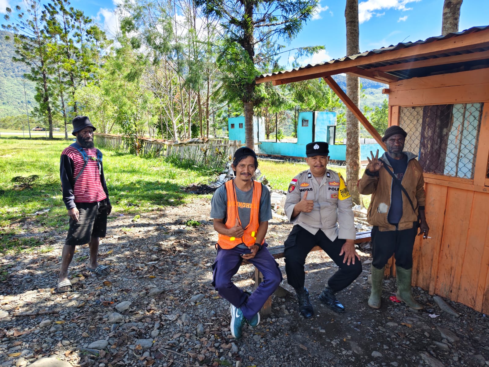 Polsek Bokondini Pererat Silaturahmi Melalui Sambang dan Himbauan Kamtibmas
