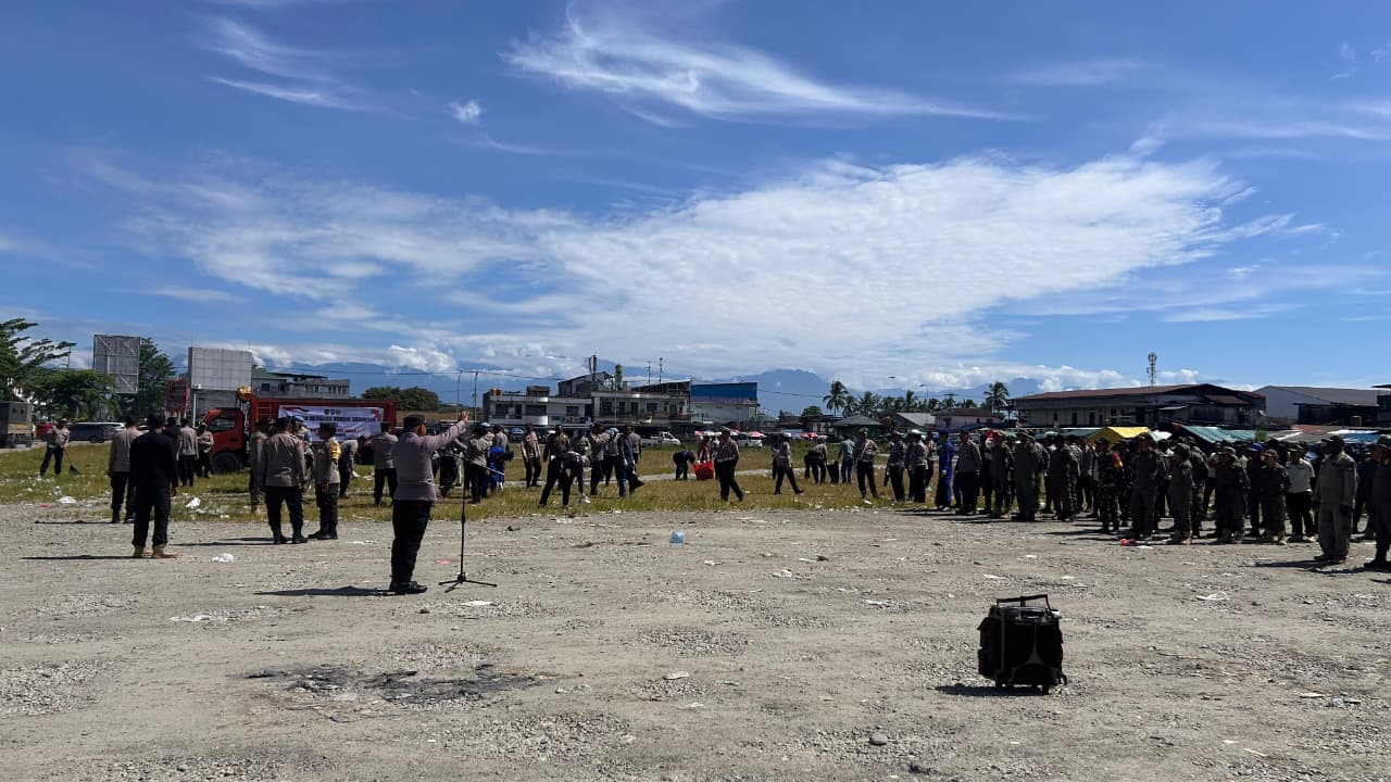 Sinergi TNI-Polri dan Pemda, Kerja Bakti Bersama Digelar di Lapangan Eks Pasar Lama Timika
