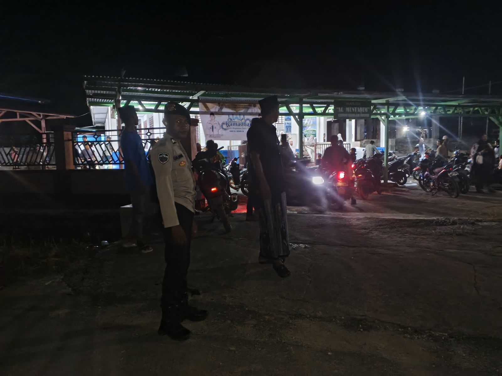 Malam Tarawih Pertama 1447 H, Polres Waropen Berikan Pengamanan di 6 Masjid, Situasi Aman Kondusif