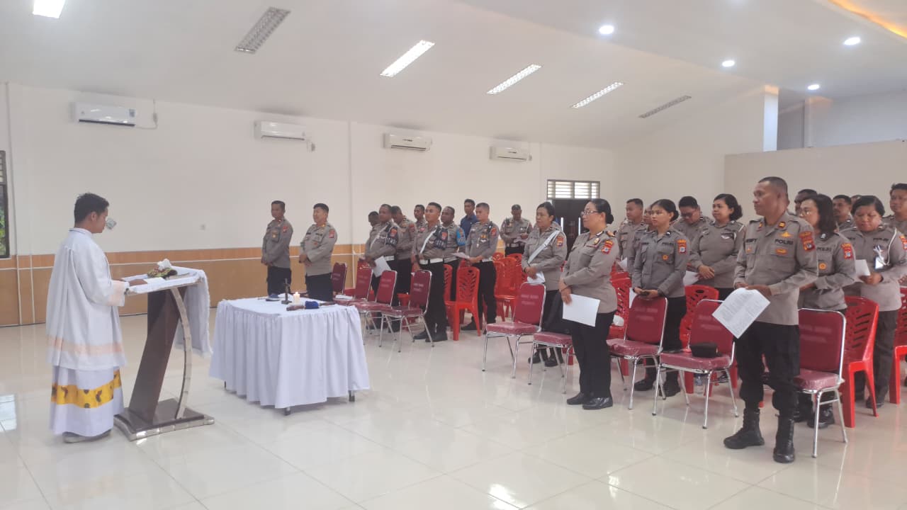 Personel Polres Mimika Ikuti Kegiatan Binrohtal, Perkuat Iman dan Mental dalam Pelaksanaan Tugas.