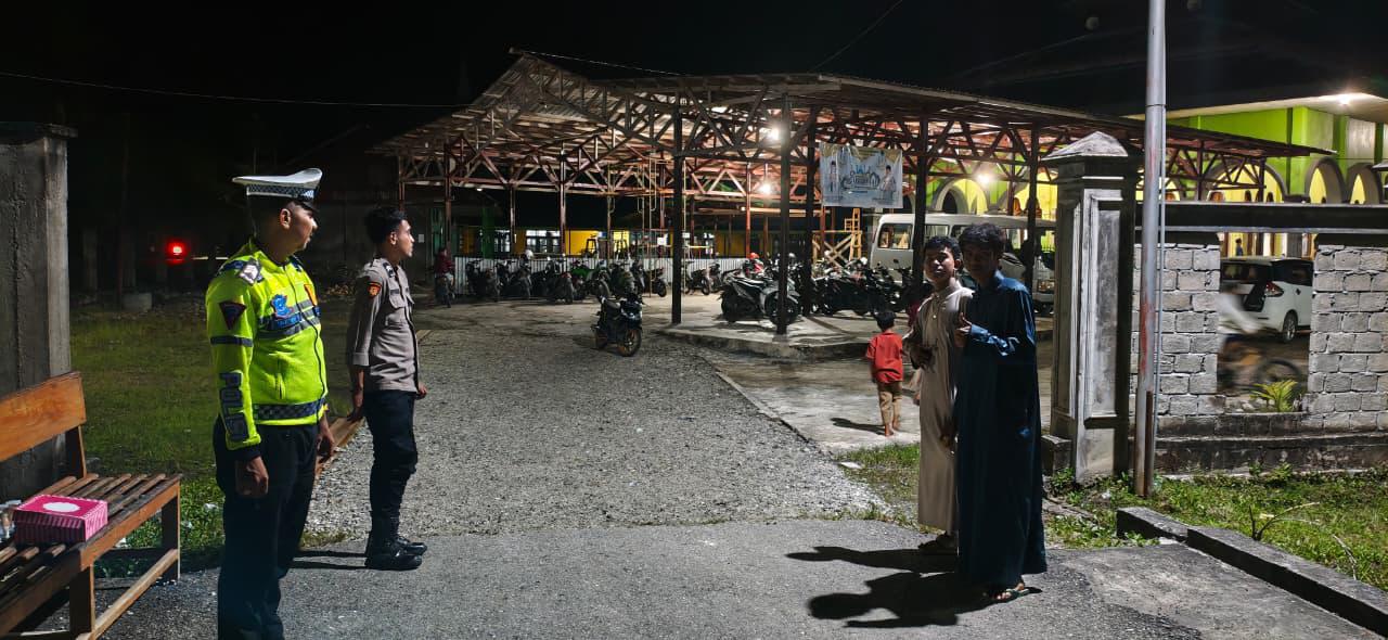 Polres Waropen Amankan Hari Ketiga Shalat Tarawih Ramadhan 1447 H, Situasi Kamtibmas dan Lalu Lintas Aman Lancar.