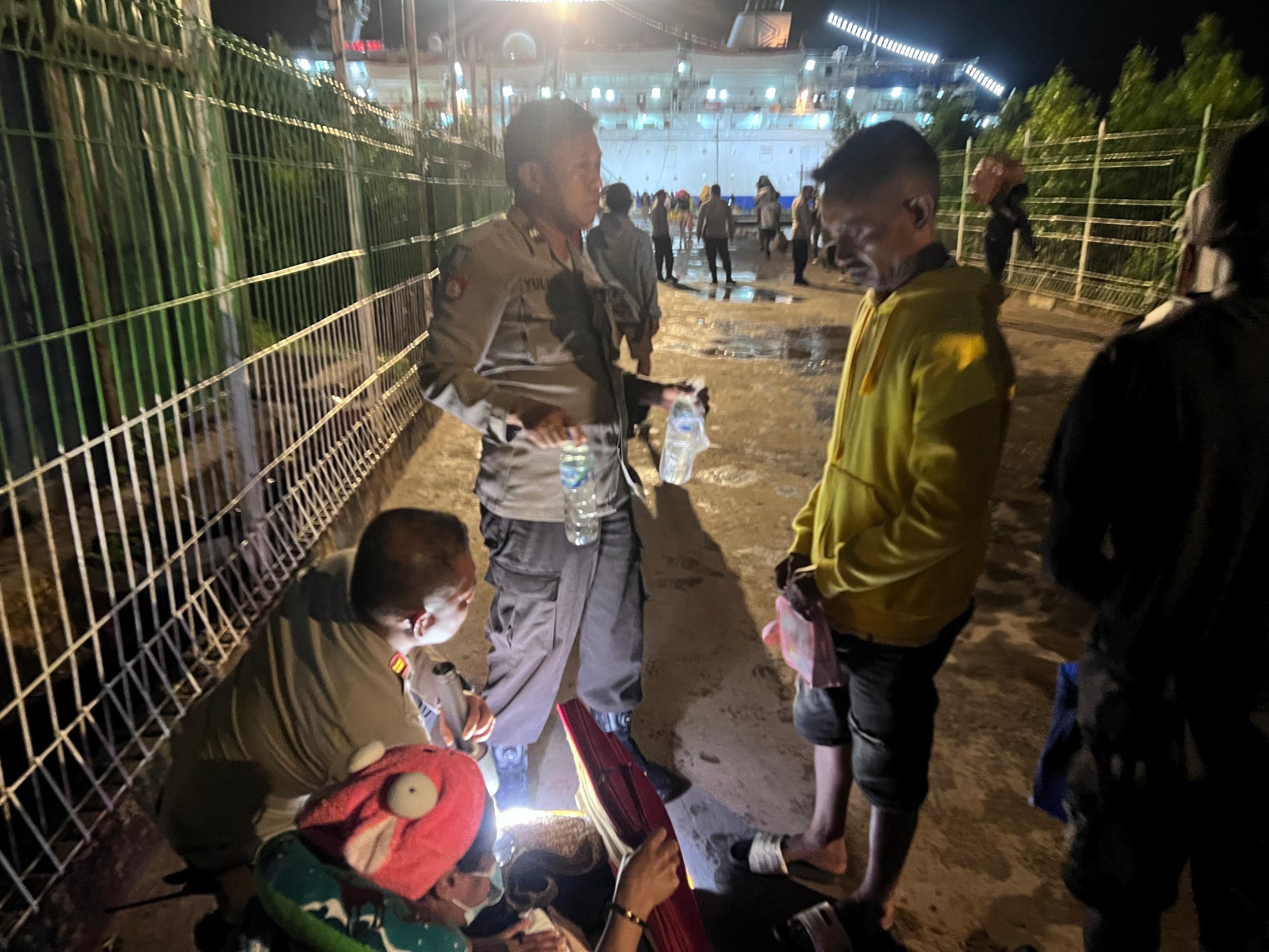 Kapal KM. LEUSER Sandar di Merauke, Polsek KPL Merauke Sita Minuman Keras Jenis Sopi