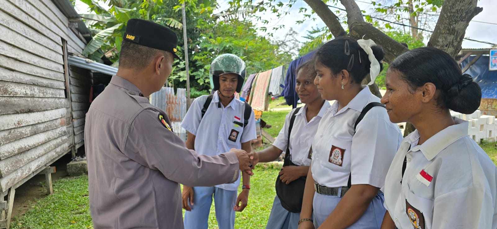 Cegah Miras dan Narkoba Bhabin Mararena Himbau Pelajar SMA YPK Sarmi