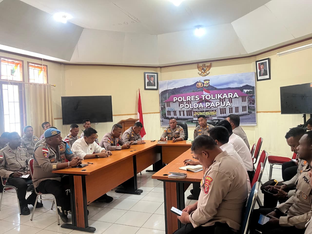 Kapolres Tolikara Pimpin Anaslisa dan Evaluasi, Tegaskan Peningkatan Pelayanan Kepolisian Ditengah Masyarakat