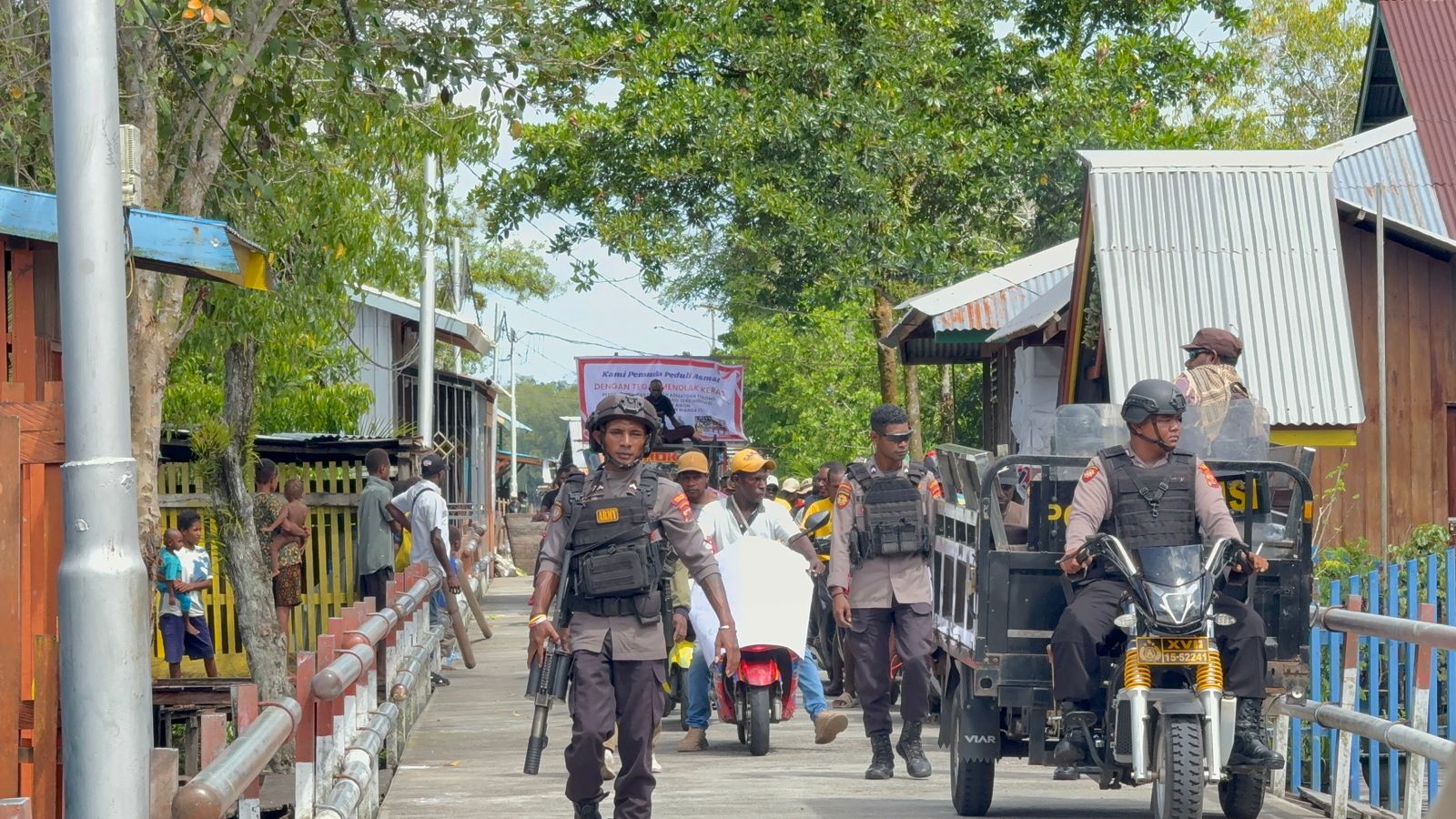 Masyarakat Gelar Demo Damai Tolak Miras dan Lem Aibon di Kantor DPRD Kabupaten Asmat