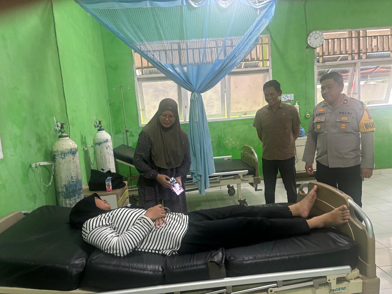 Wakapolres Supiori Kunjungi Personel yang Sakit, Wujud Kepedulian dan Solidaritas Institusi