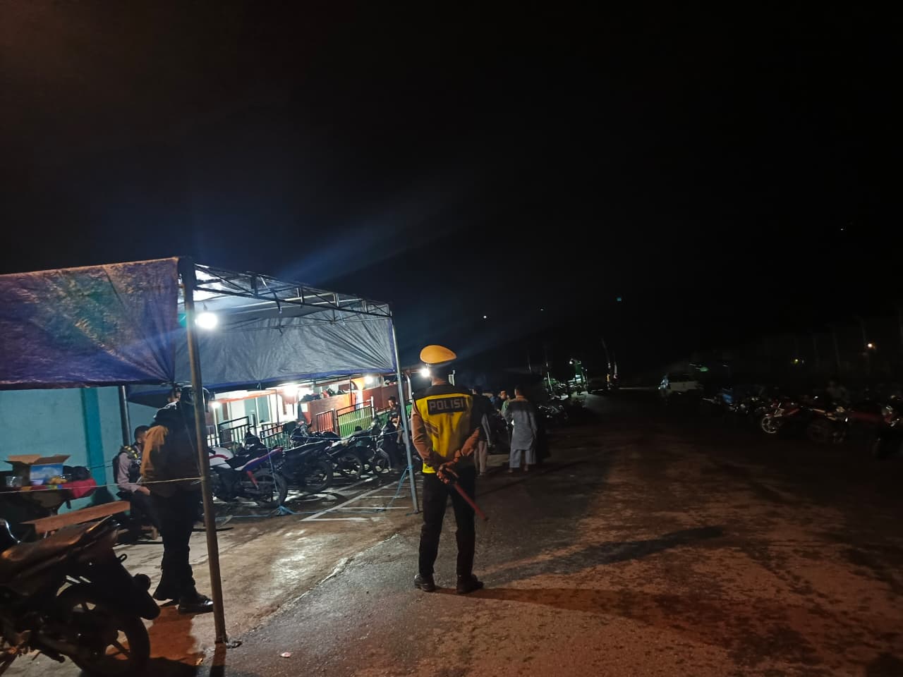 Polres Tolikara Pastikan Ibadah Tarawih Hari Ke-7 Berjalan Aman Dan Kondusif Di Karubaga