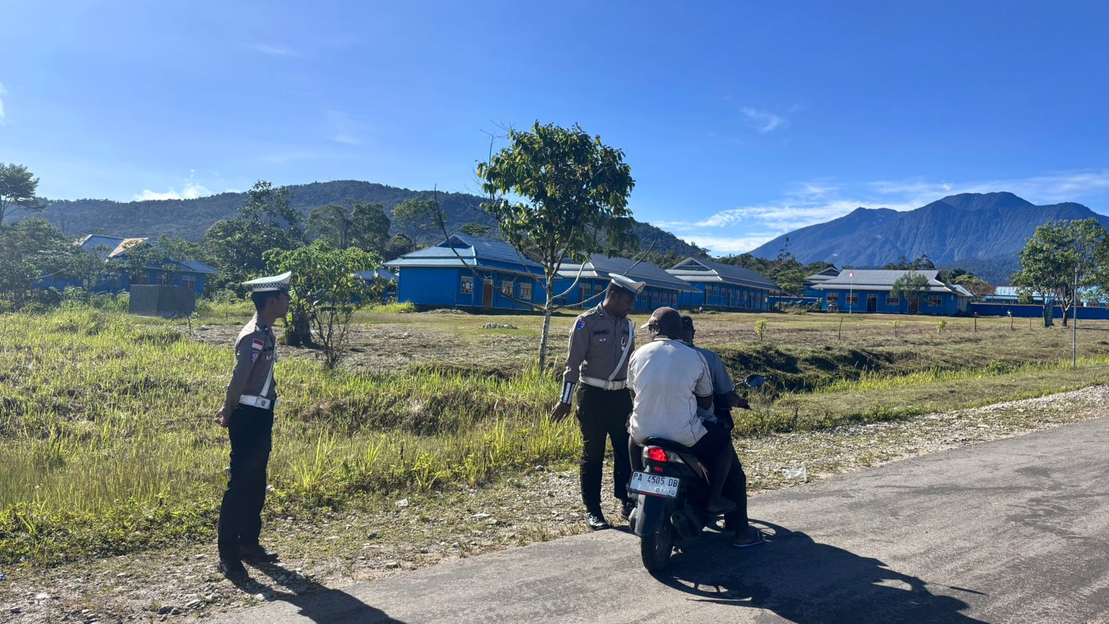 Pelayanan Pagi Hari, Sat Lantas Polres Mamberamo Tengah Hadir Ciptakan Lalu Lintas Tertib dan Lancar