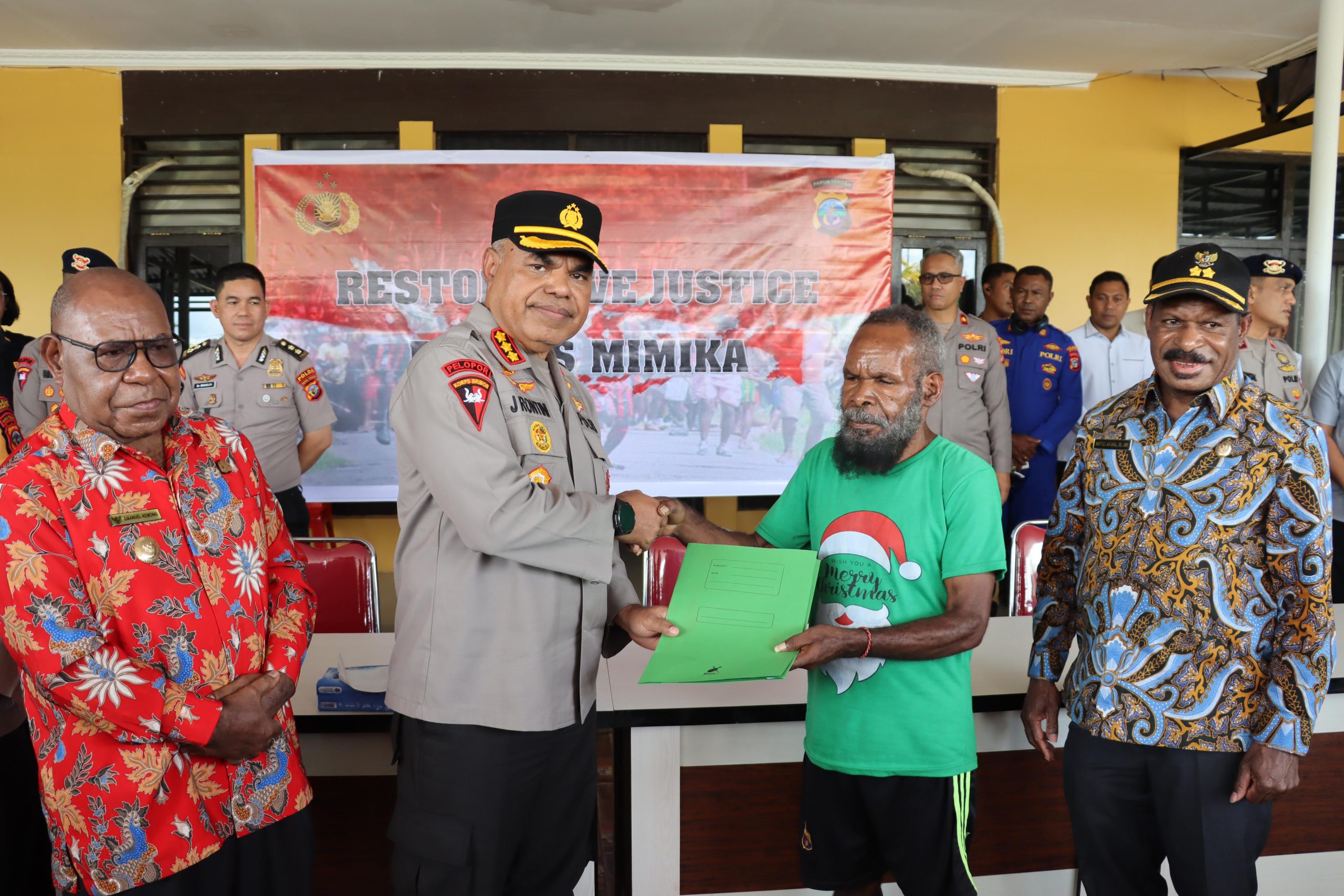 Kapolda Papua Tengah Pimpin Restorative Justice dan Pembebasan 11 Tahanan Konflik Kwamki Narama