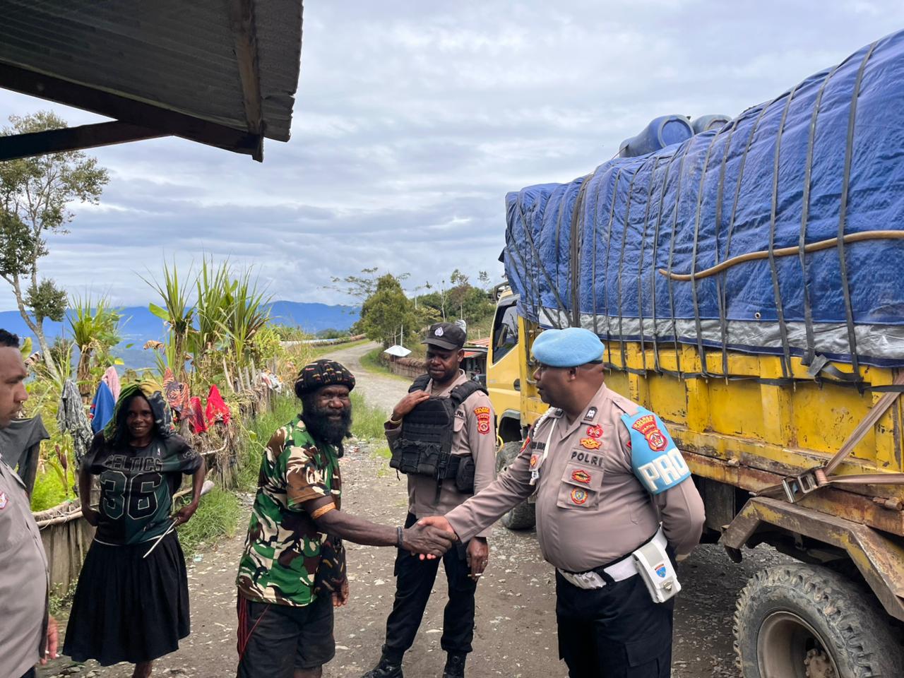 Regu I Siaga Polres Tolikara Gelar Patroll Harkamtibmas, Situasi Seputaran Kota Karubaga Terpantau Aman Kondusif