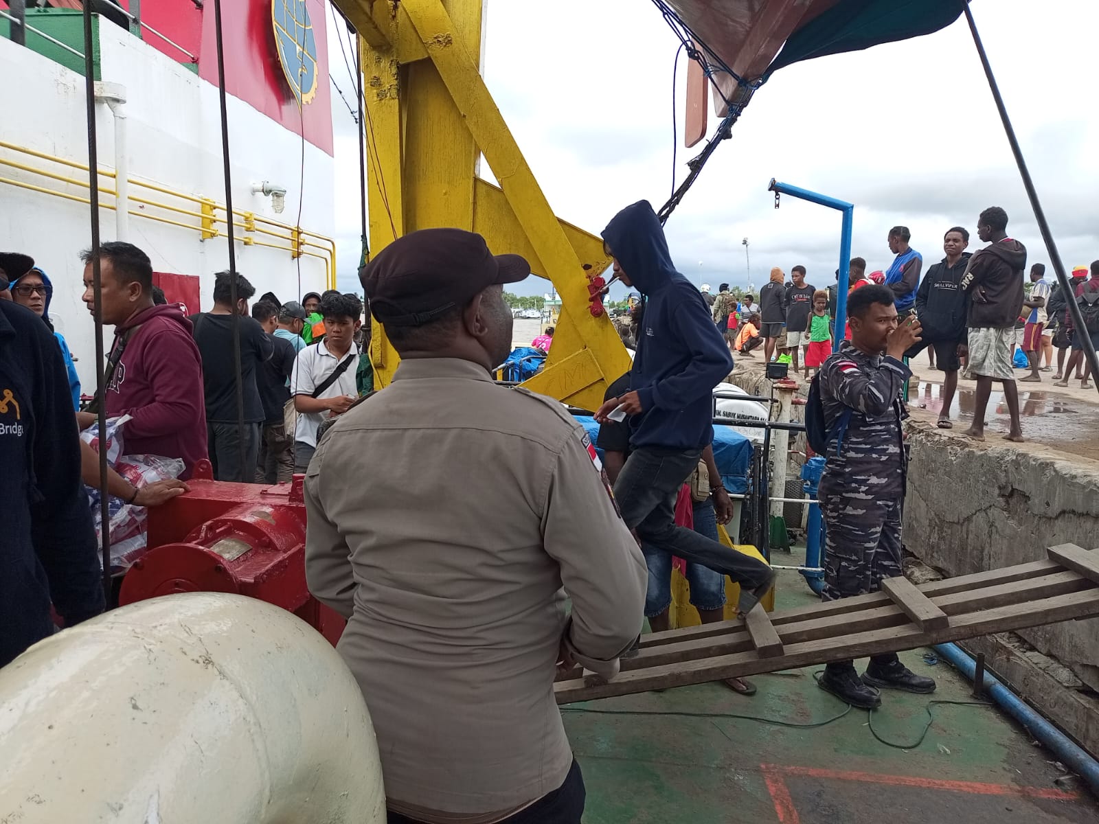 Polsek KPL Merauke Laksanakan Pamwas Keberangkatan KM Sabuk Nusantara 114