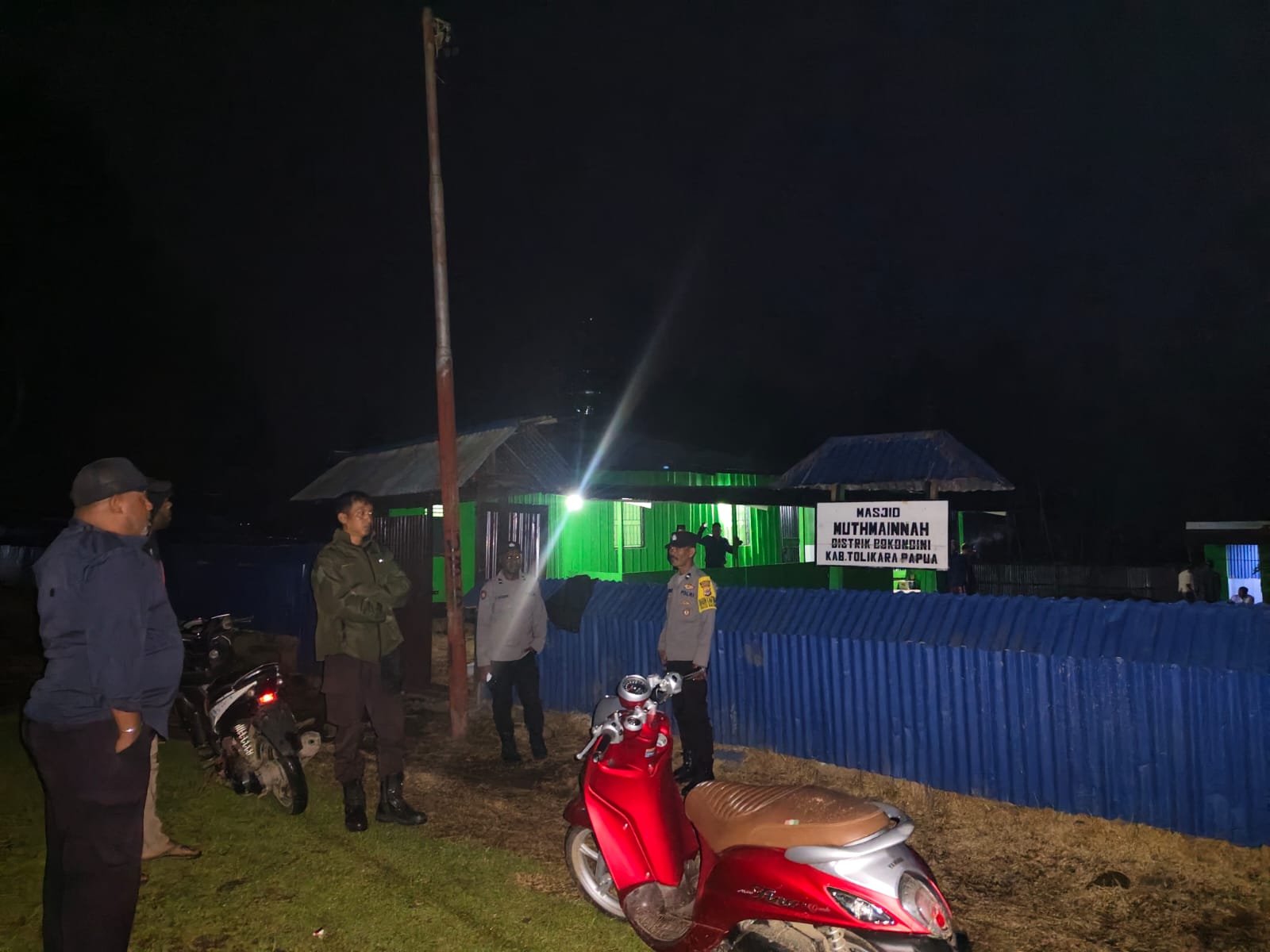 Wujud Pelayanan Polri, Polsek Bokondini Amankan Ibadah Tarawih