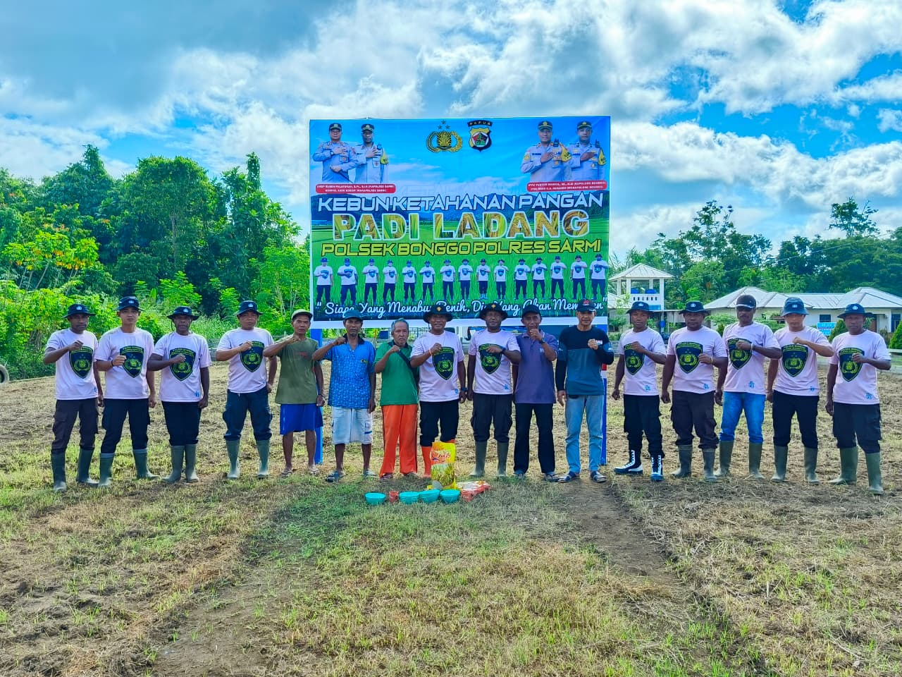 Polsek Bonggo Tanam Padi Inbrida Super 989, Dukung Ketahanan Pangan Nasional