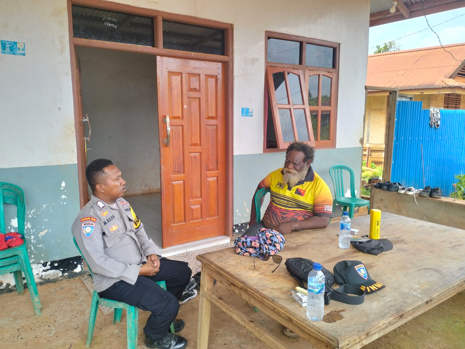 Bhabinkamtibmas Polres Boven Digoel Laksanakan DDS ke Tokoh Adat Kampung Asiki.