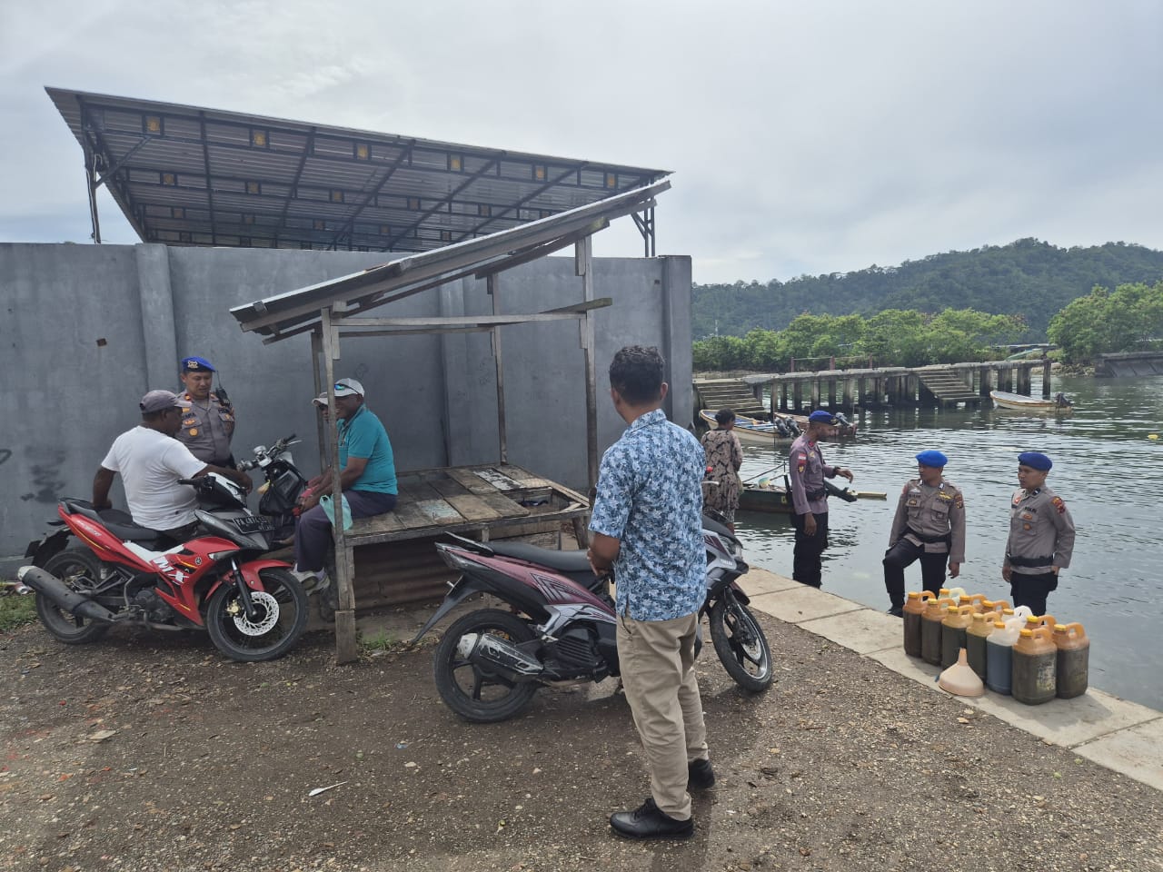 Giat Patroli Pesisir Menyambangi Dan Menghimbau Masyarakat/Nelayan Di Taman ACIS Dan Pelabuhan Rakyat Pasar Aroro-Iroro Serui