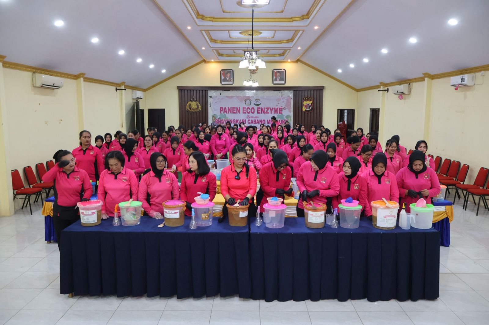 Bhayangkari Cabang Merauke Panen Ecoenzyme, Wujudkan Lingkungan Sehat