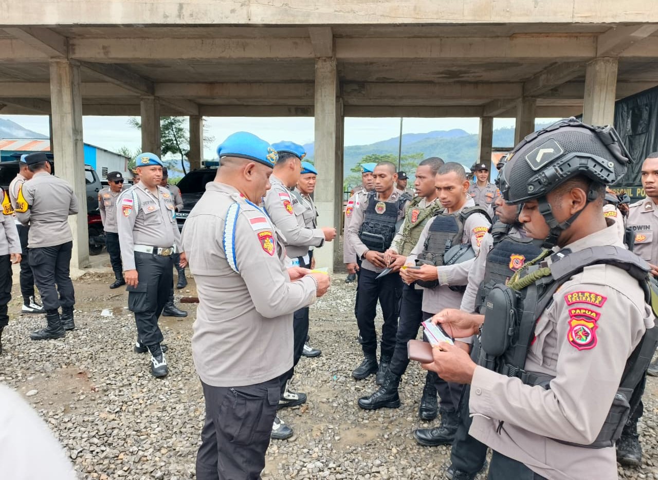 Sie Propam Polres Tolikara Laksanakan Gaktibplin Kerapian dan Pemeriksaan Data Diri Personel