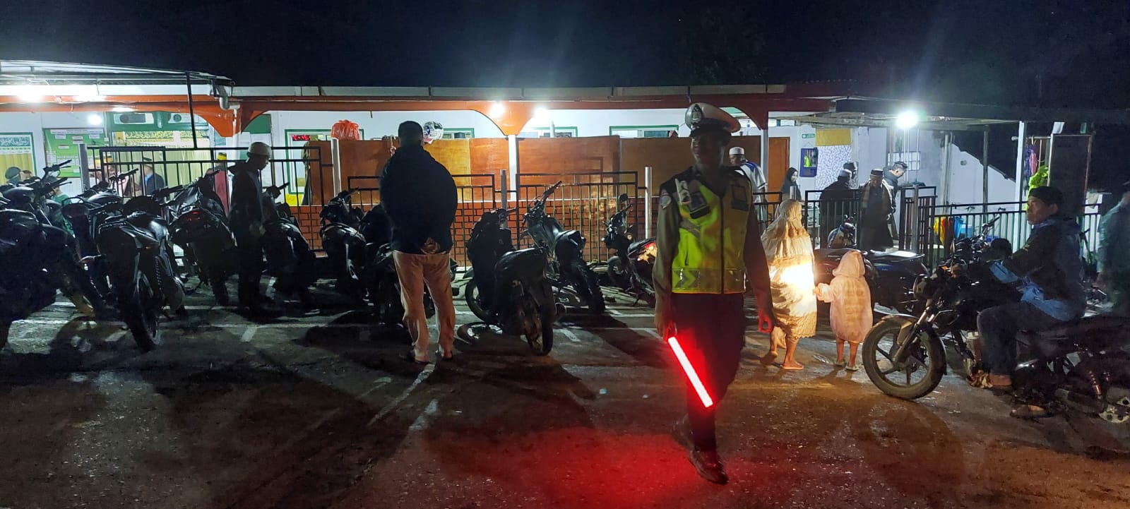 Pengamanan Sholat Tarawih Hari Ke-12 Di Karubaga Berjalan Aman dan Kondusif