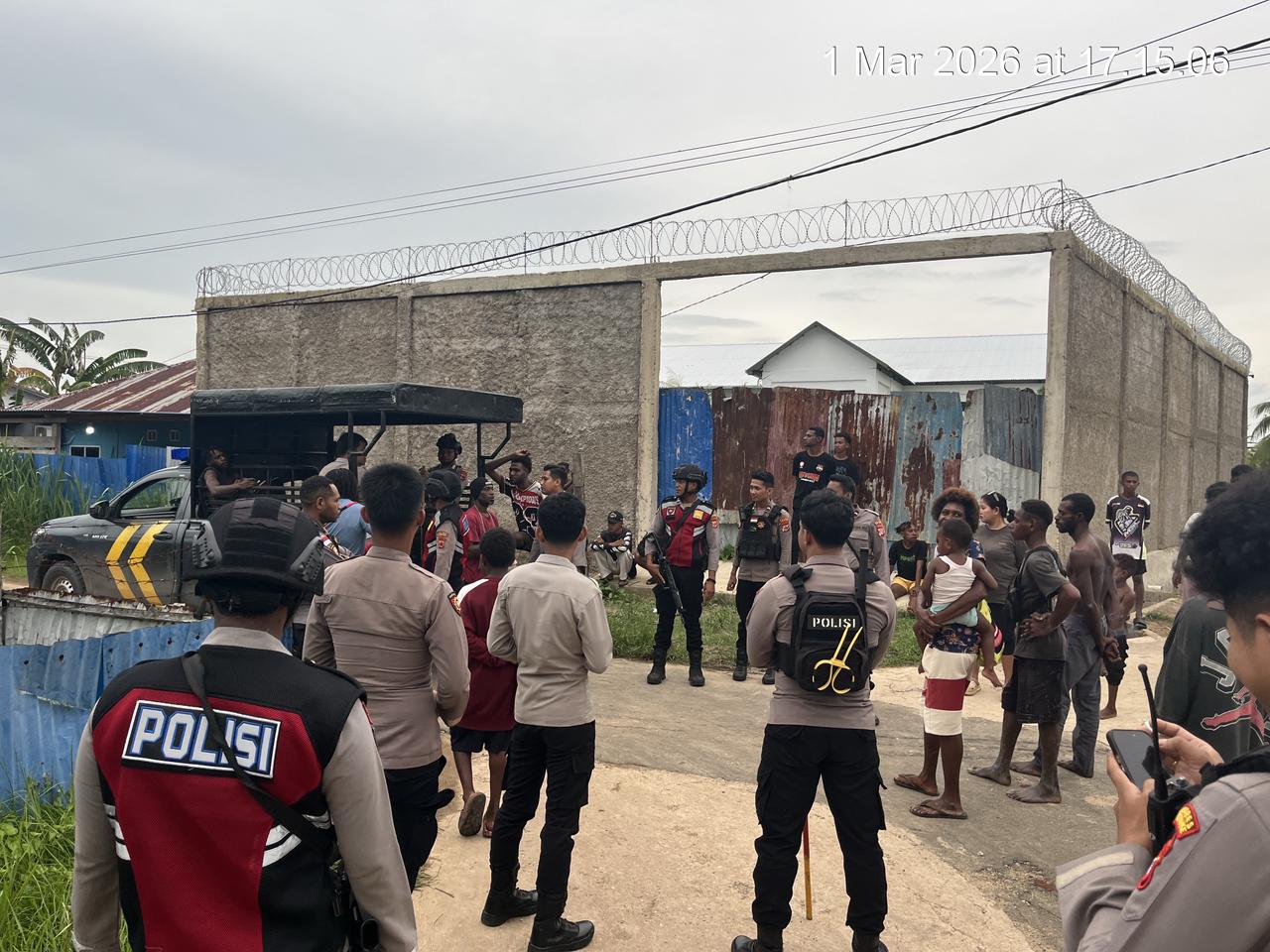 RESPON CEPAT, PERSONEL POLRES MERAUKE AMANKAN KEJADIAN DI KOMPLEK PNG BUTI