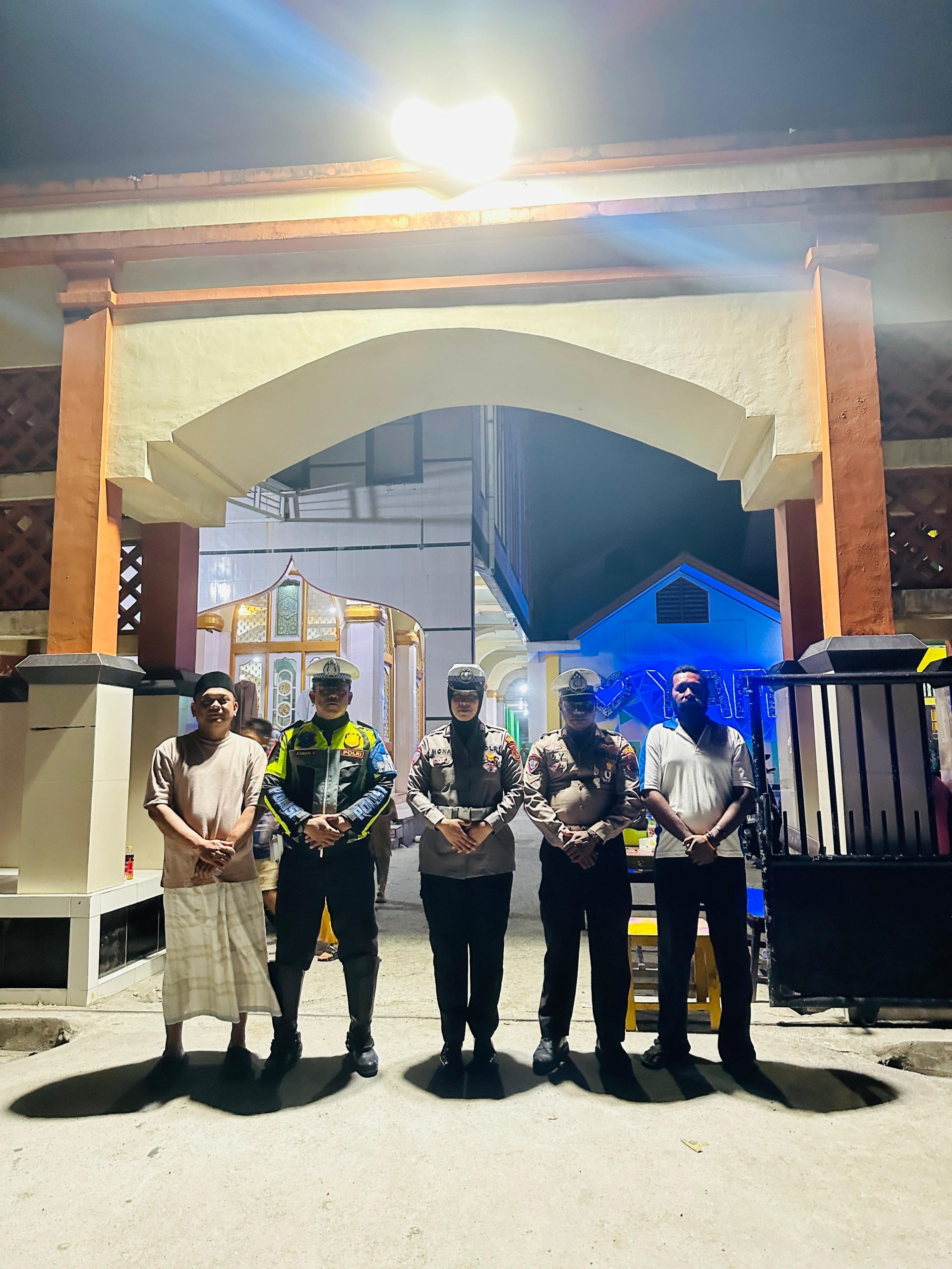 Sat Lantas Polres Sarmi Gelar Strong Point Sore dan Amankan Sholat Tarawih di Masjid Raya Sarmi
