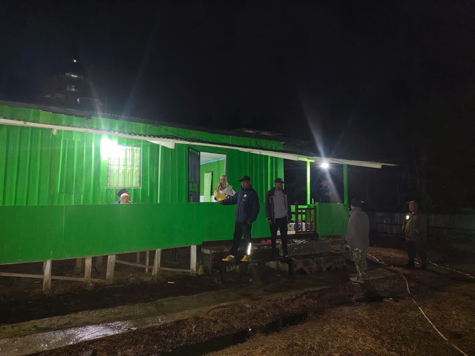 Sinergitas TNI-Polri Selalu Hadir Untuk Jamaah Sholat Tarawih di Masjid Muthmainnah Bokondini, Situasi Aman Terkendali