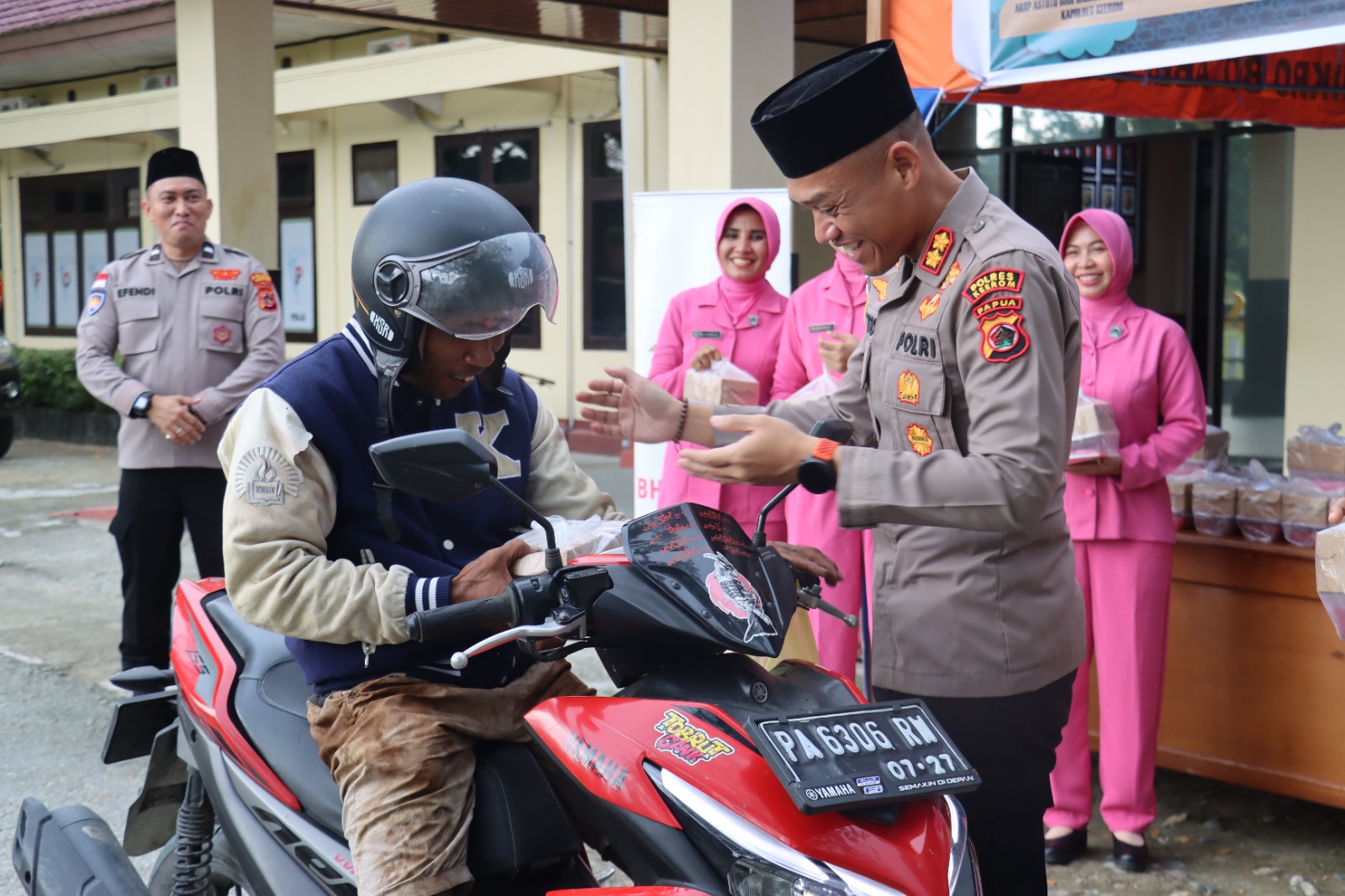 Wujud Kepedulian, Polres Keerom bersama Bhayangkari Berbagi Berkah di Bulan Suci Ramadhan.