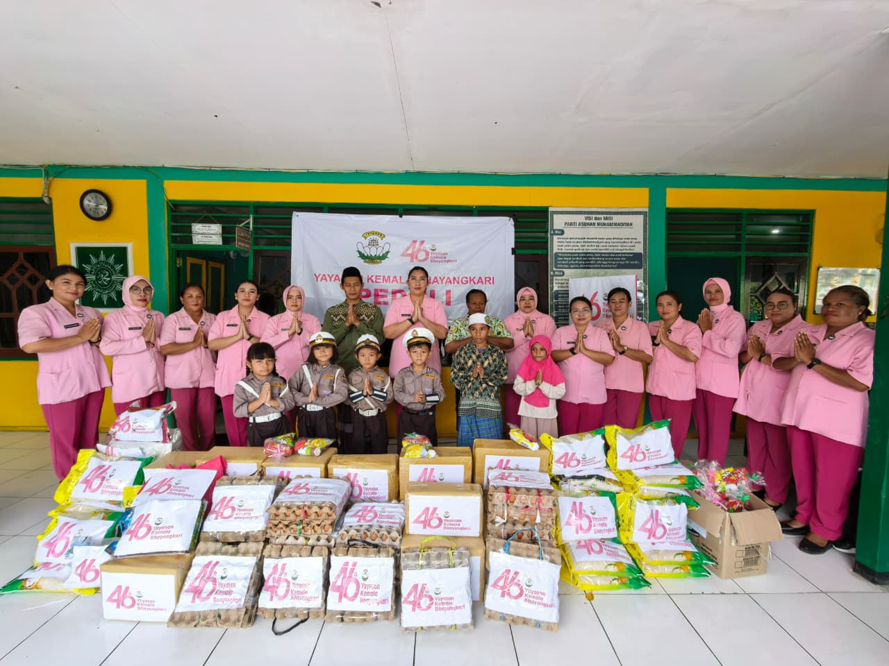 Yayasan Kemala Bhayangkari Cabang Jayapura Kota Gelar Peduli Kasih di Panti Asuhan Muhammadiyah Abepura