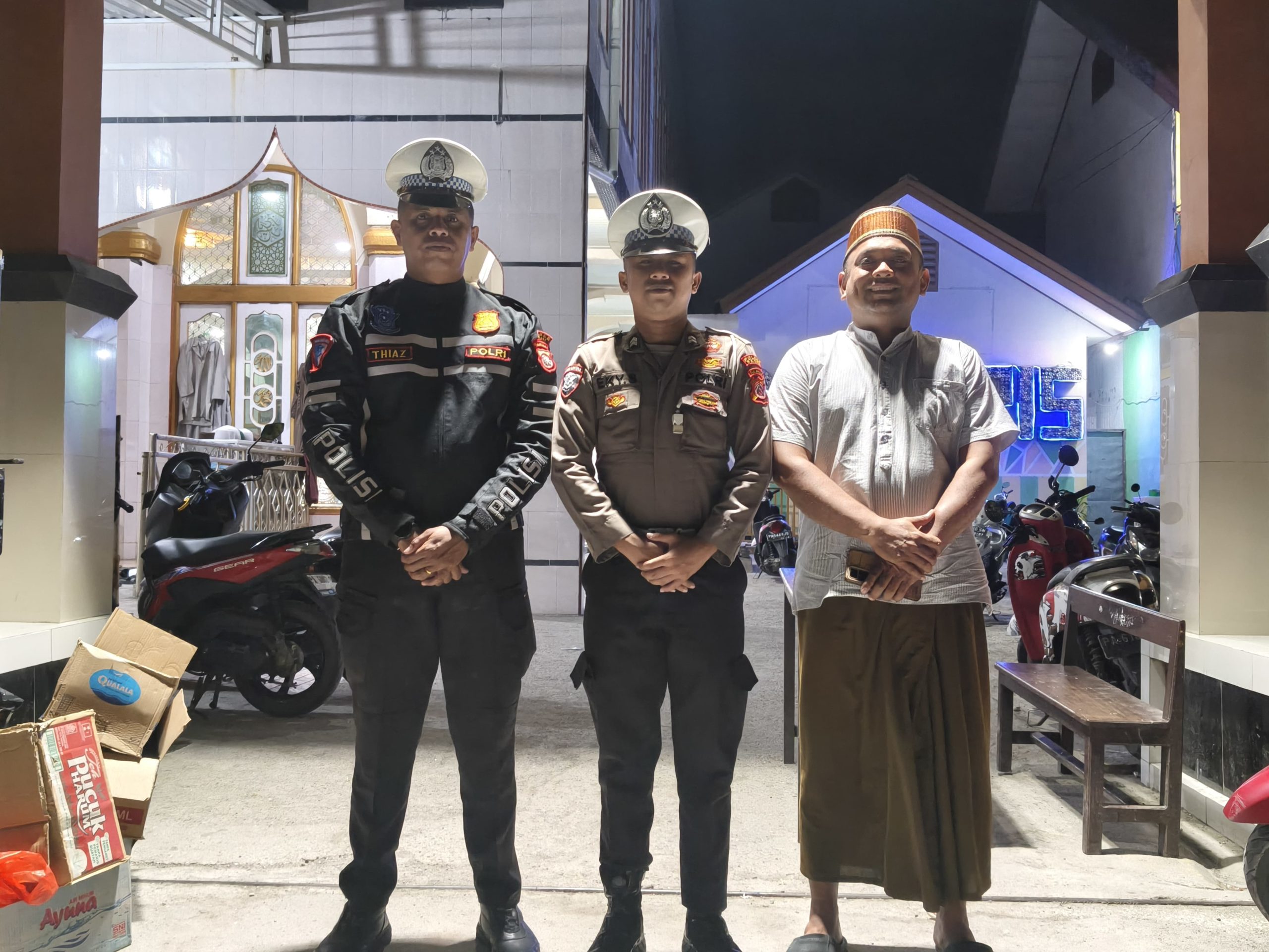 Polres Sarmi dan Polsek Jajaran Hadir Beri Rasa Aman, Sholat Tarawih di Kabupaten Sarmi Berlangsung Khusyuk dan Kondusif
