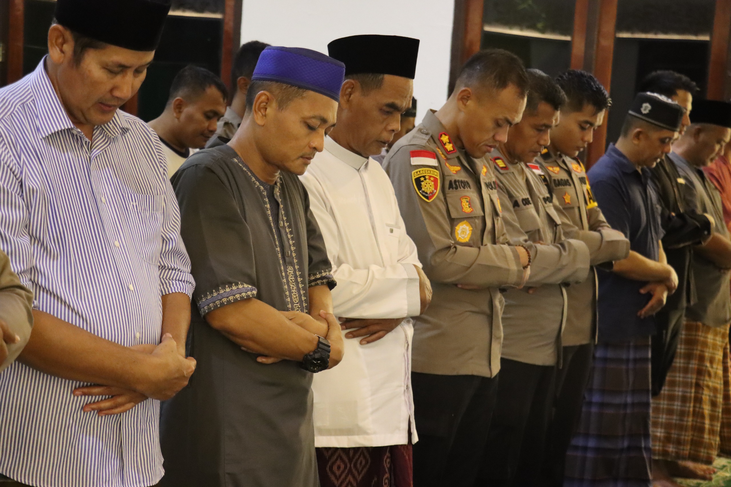 Wujud Sinergitas, Pemda dan Polres Gelar Shalat Berjamaah di Mushallah Polres Keerom.