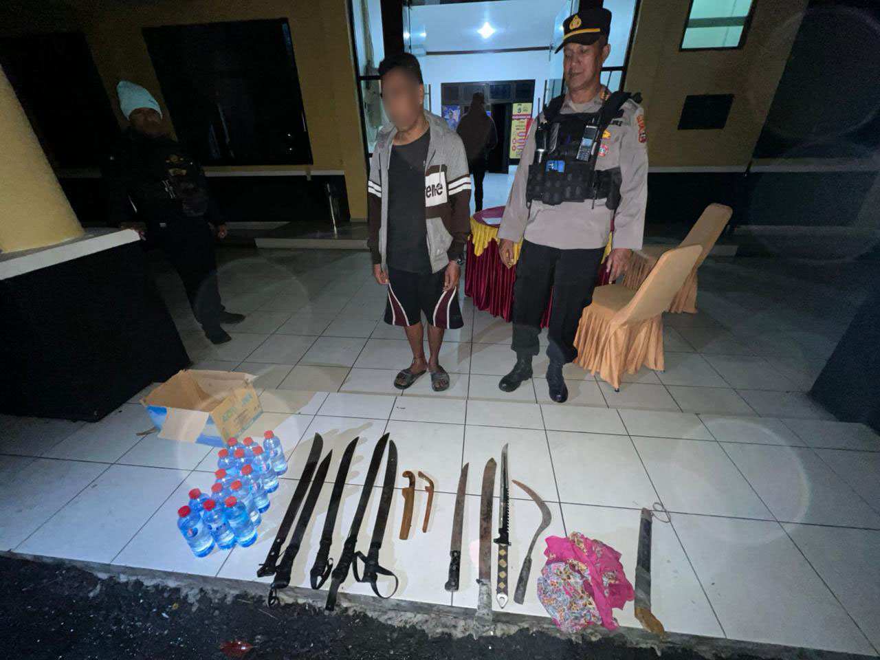 Gelar Patroli Gabungan, Polres Puncak Jaya Bersama Kodim 1714/Pj Amankan Belasan Senjata Tajam dan Minuman Keras