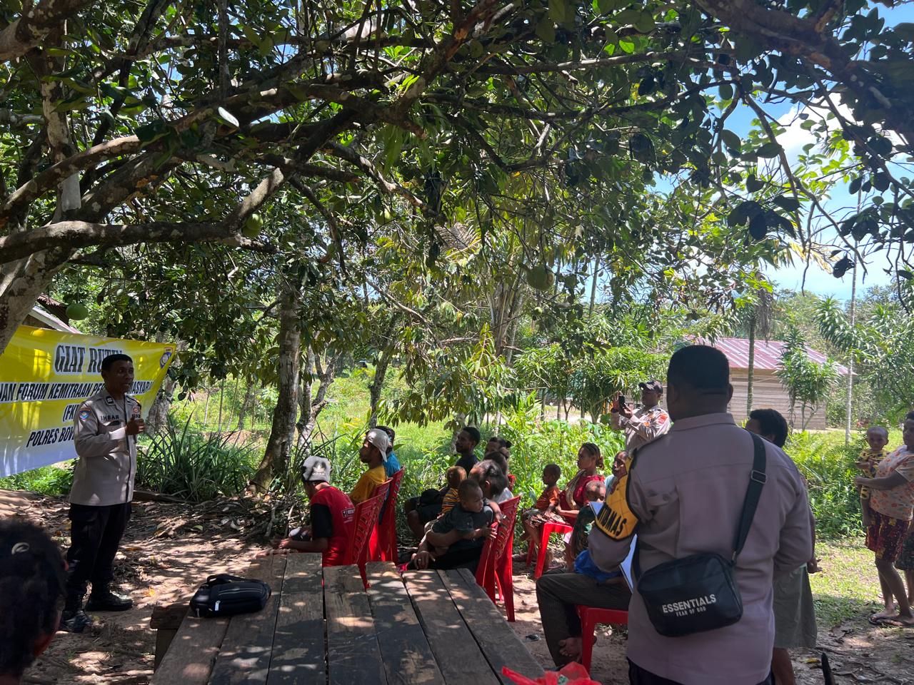 Satuan Binmas Polres Boven Digoel Berikan Ajakan Warga Untuk Lebih Peduli Dengan Kamtibmas